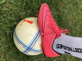 Chaussures de football Nike Mercurial roses taille 39