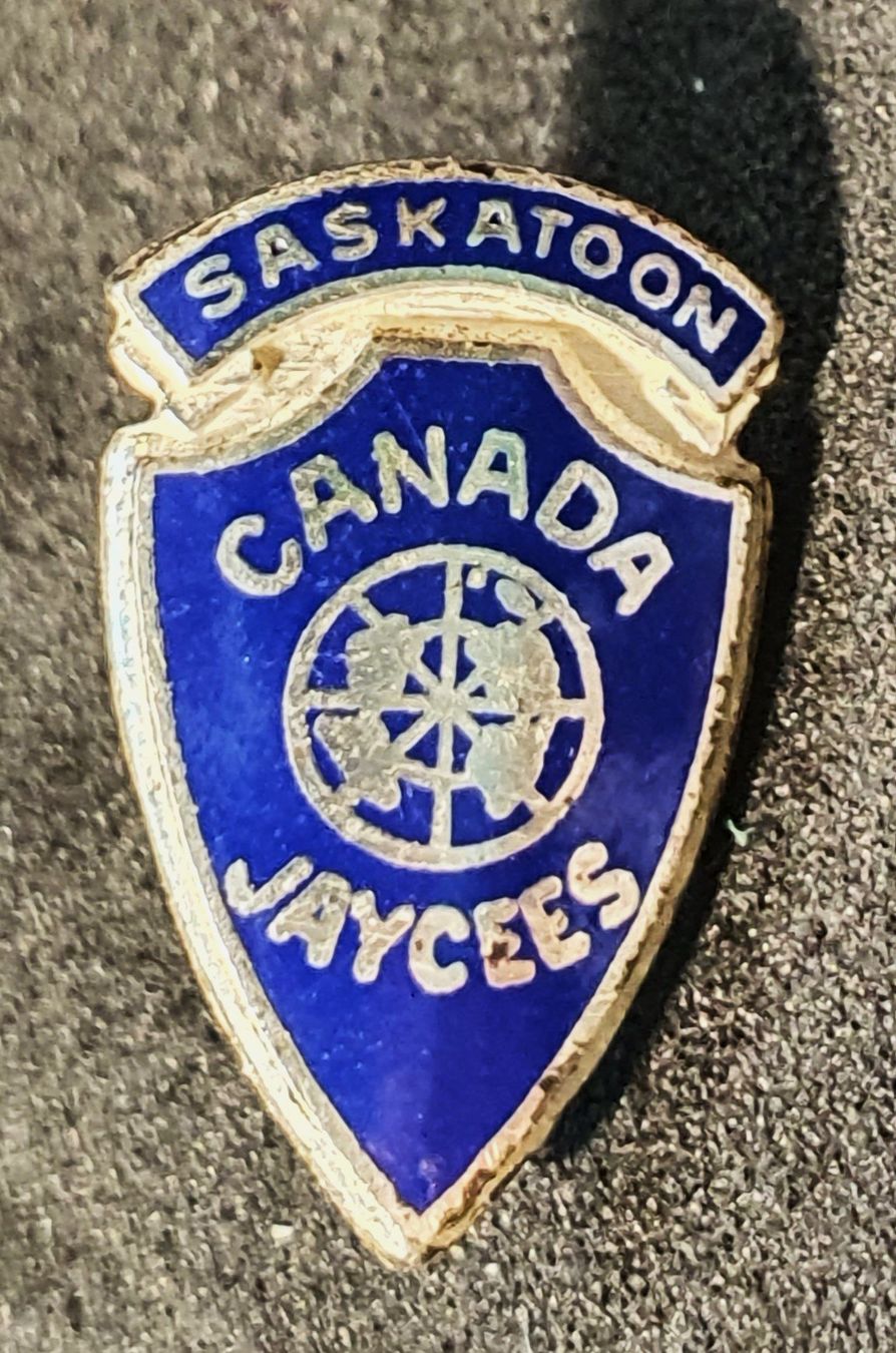 Placchette & Badge: U468 - Alter Sterling Pin Saskatoon Canada / Jaycees – Usato da Reinach BL venduto da Boston-Verkauf 1