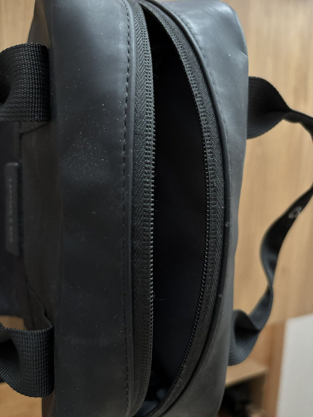 Kapten & Son Zaini: Schwarzer  Kapten & Son Rucksack – Usato da Winterthur venduto da gae_5xxb 4