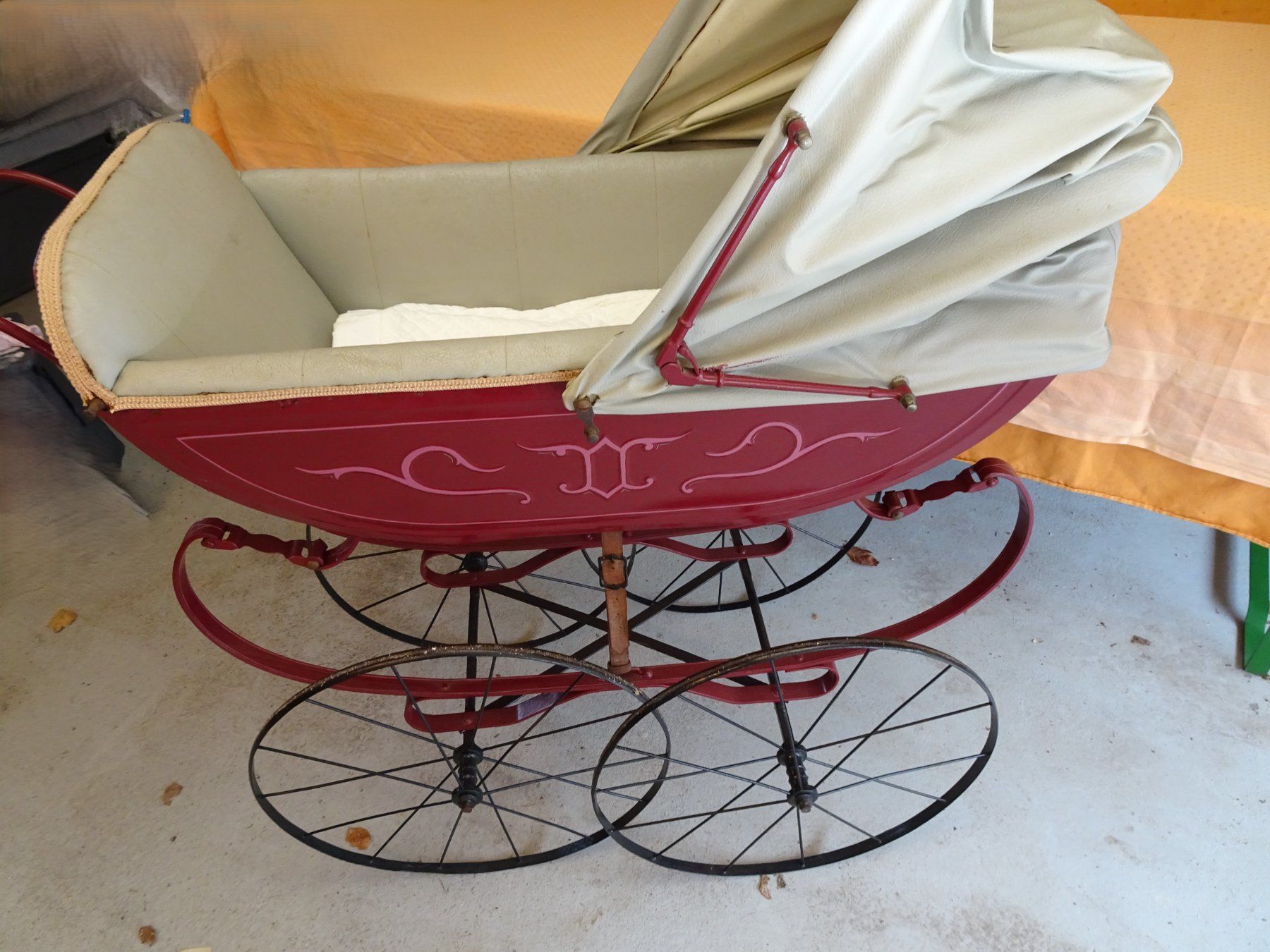Puppenwagen: Puppenwagen antik – Gebraucht aus Oberwangen b. Bern von est_d8gf 3