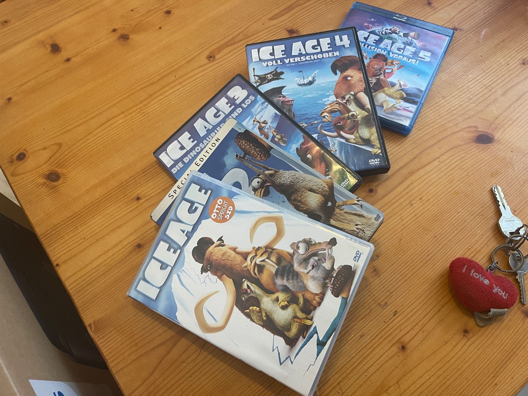 Tutti i DVDs: IceAge 1-5 (DVD) – Usato da Weinfelden venduto da ice_heart_xx