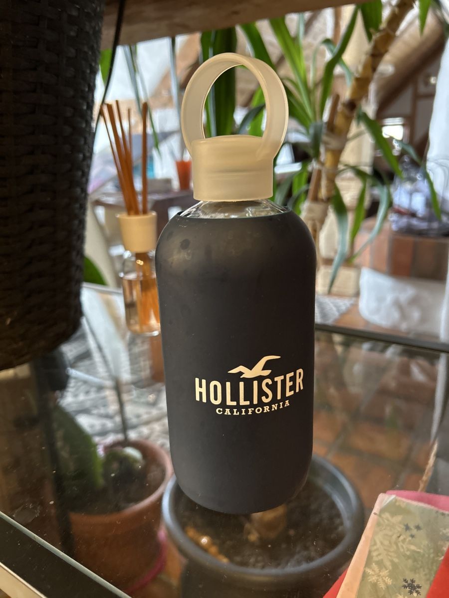 Borracce & Thermos: Hollister Wasserflasche, Top Zustand – Usato da Schwyz venduto da Maerzetuepfli