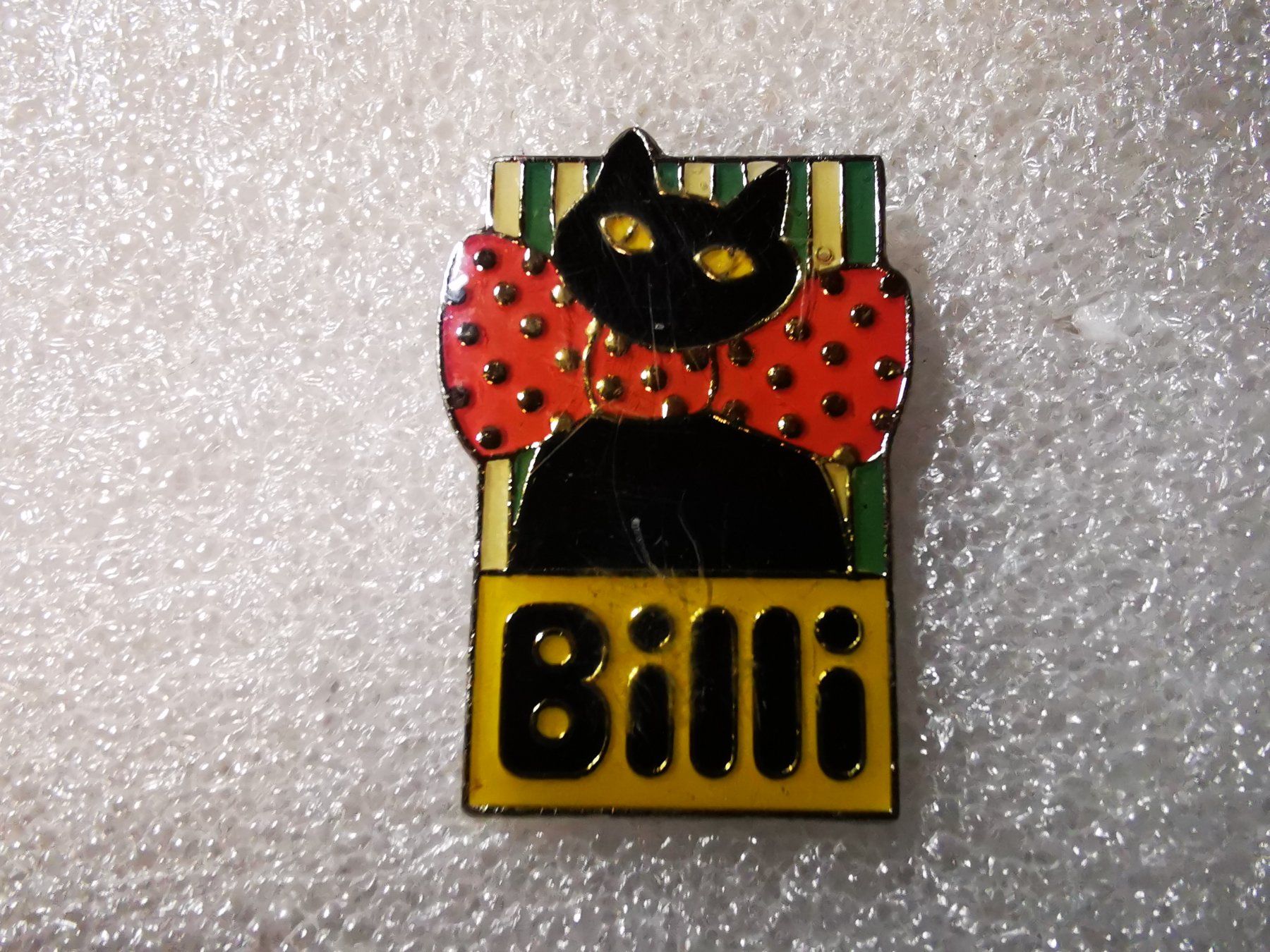 Placchette & Badge: Ansteckpin 4: Billi – Usato da Oppligen venduto da Pin-Fall-Shop