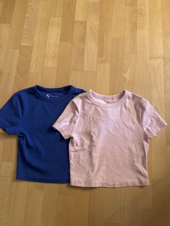 2 T-Shirts