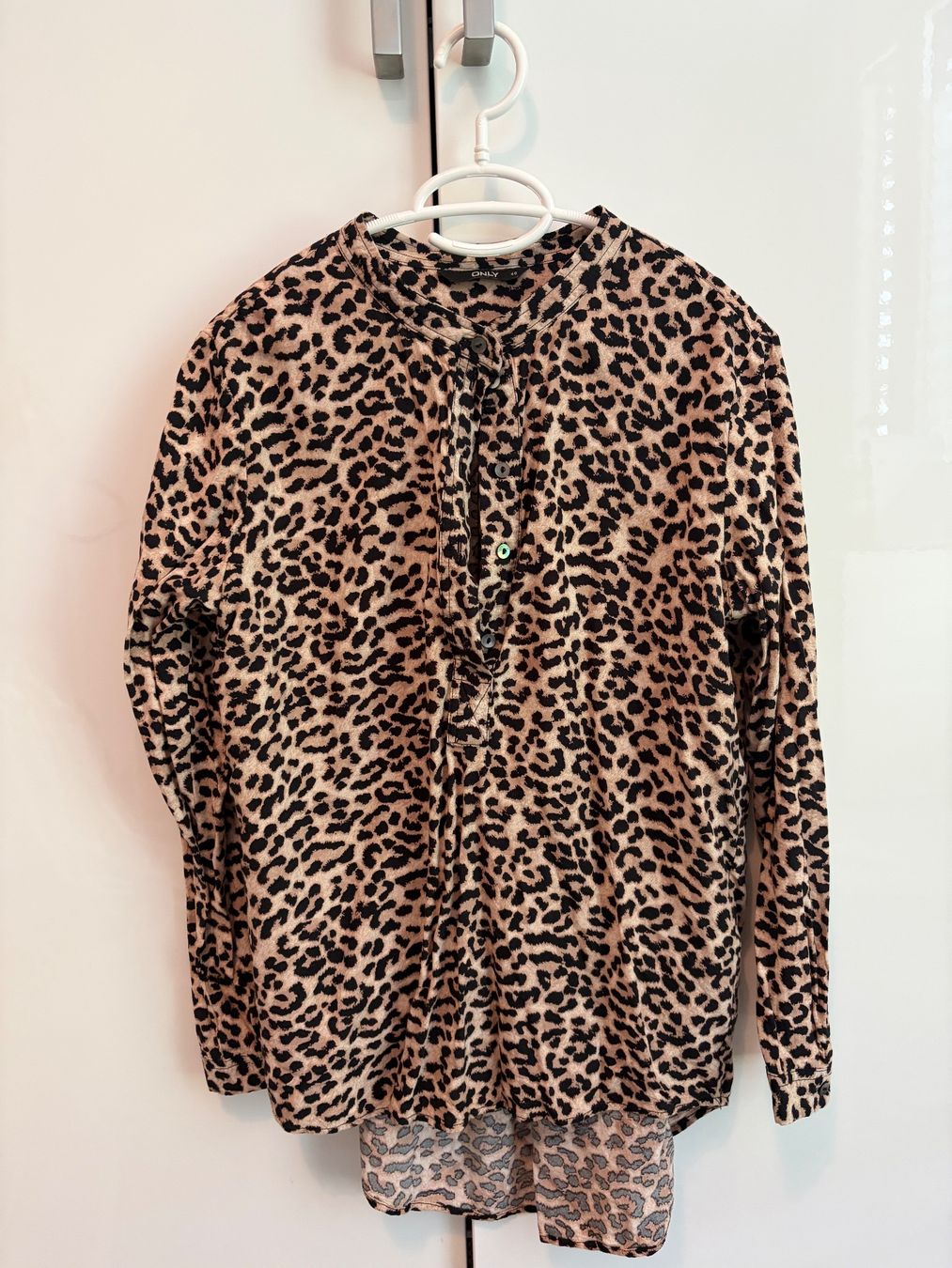 Only Camicette: Bluse mit Leopardenmuster – Usato da Winterthur venduto da sam_x2fx