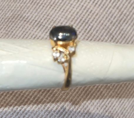 Ringe: Eleganter Damenring mit dunkler Perle, 16mm – Gebraucht aus Basel von Tierschutz-Flohmi 1