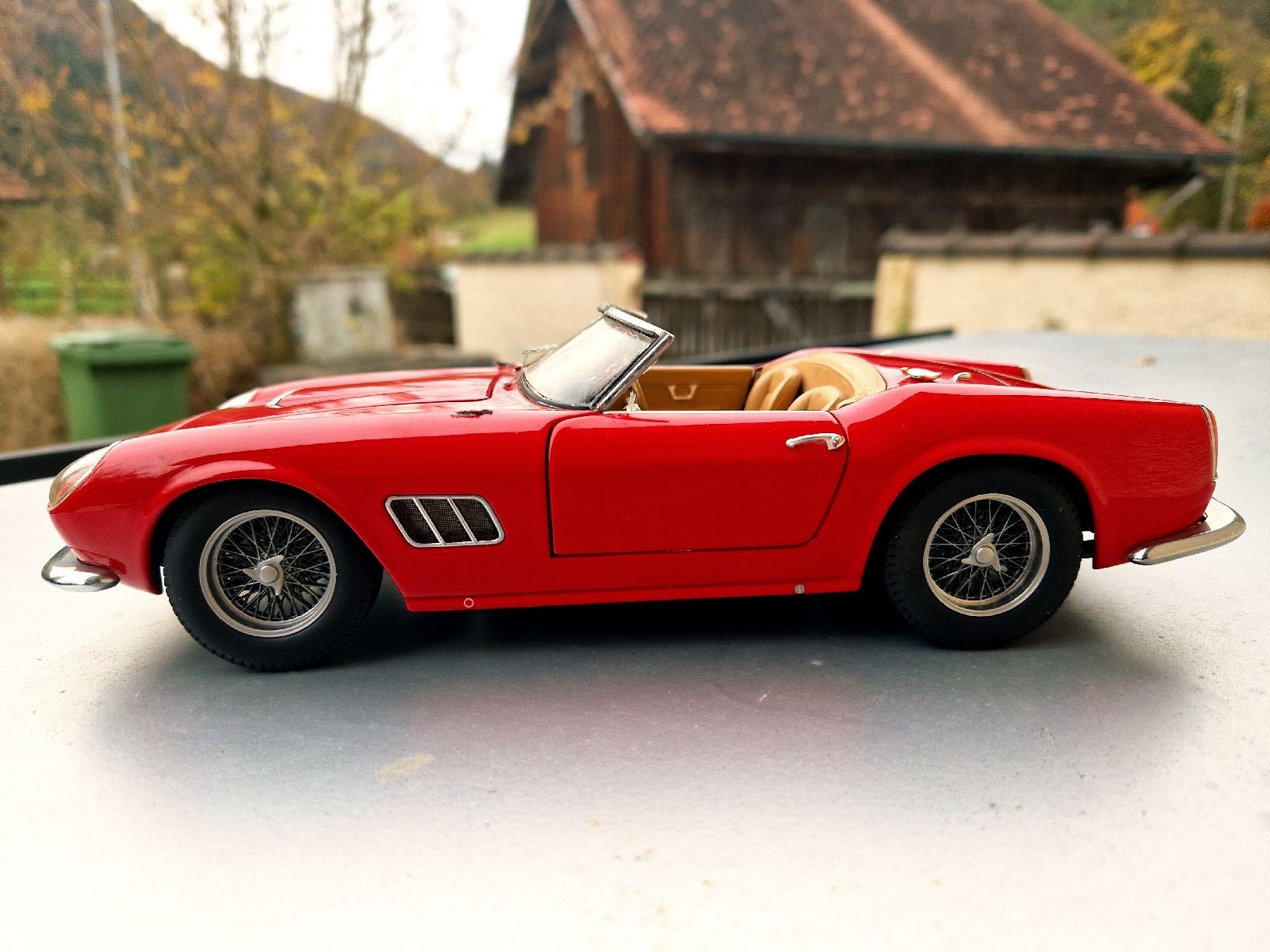 Hot Wheels Modellini d'auto: Ferrari 250 California Spider 1 18 – Usato da Undervelier venduto da Tufitufi7 6