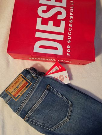 Brandneue Diesel Jeans Slandy W25 L32 – Mid Waist