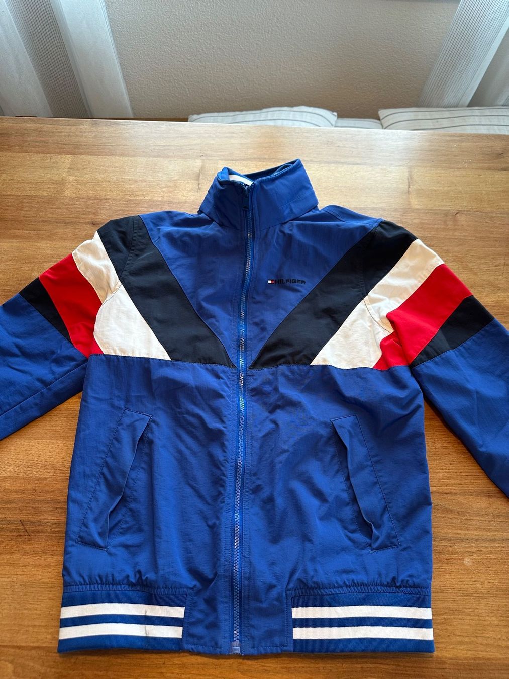 Tommy Hilfiger Giacche: Tommy Hilfiger Windbreaker-Jacke – Nuovo (secondo la descrizione) da Starrkirch-Wil venduto da timothy25