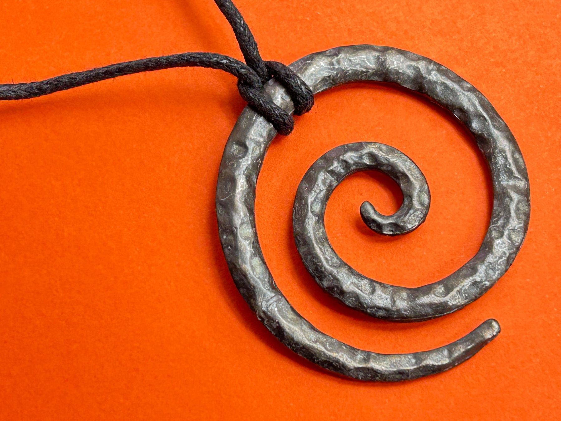 Anhänger: Halskette Spirale Anhänger mit Lederband – Gebraucht aus Dittingen von Bijoubelle 6