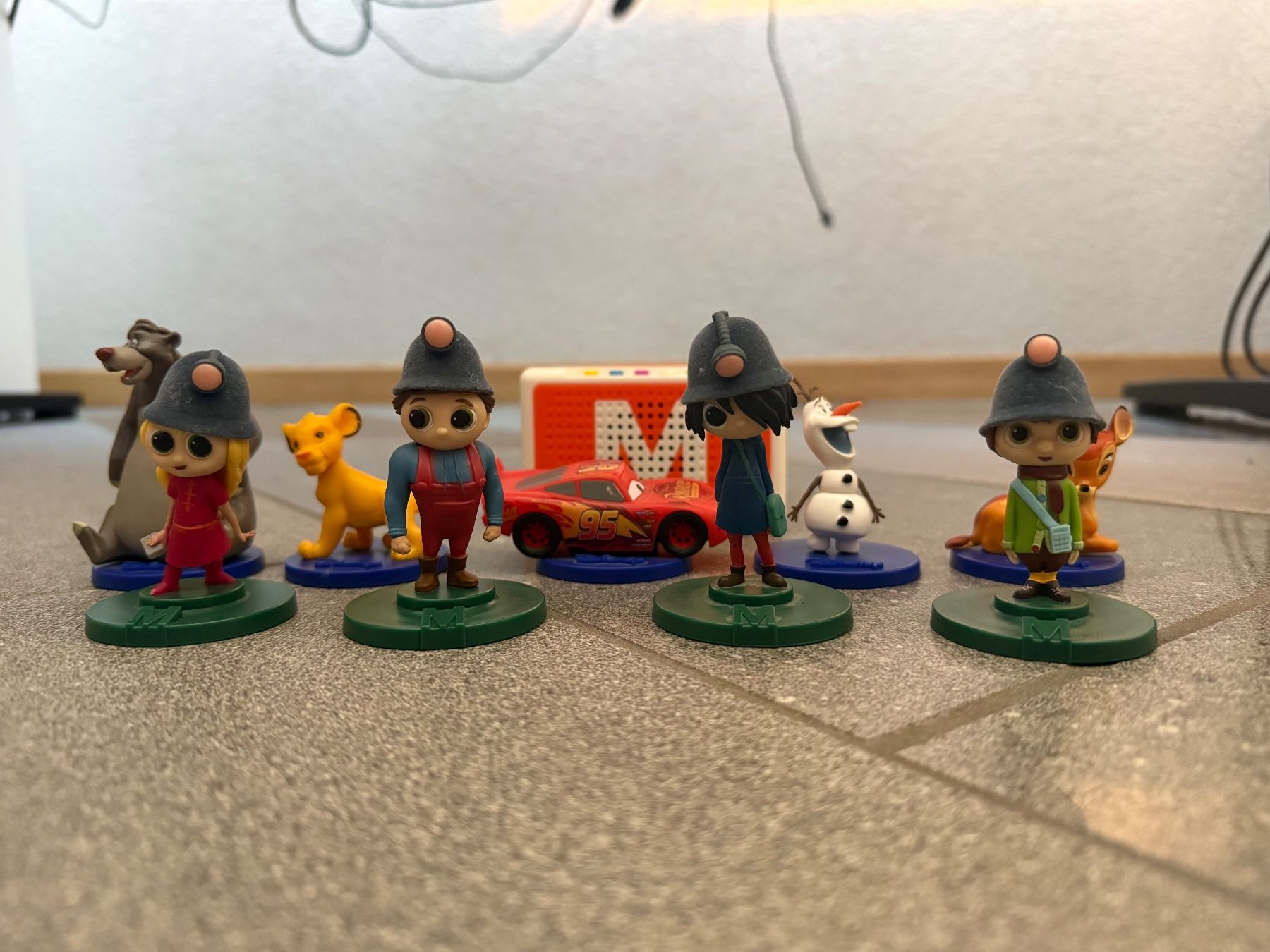 Migros Giocattoli: Migros Storybox mit 12 Figuren – Usato da Muri AG venduto da Hawaiiandream 2