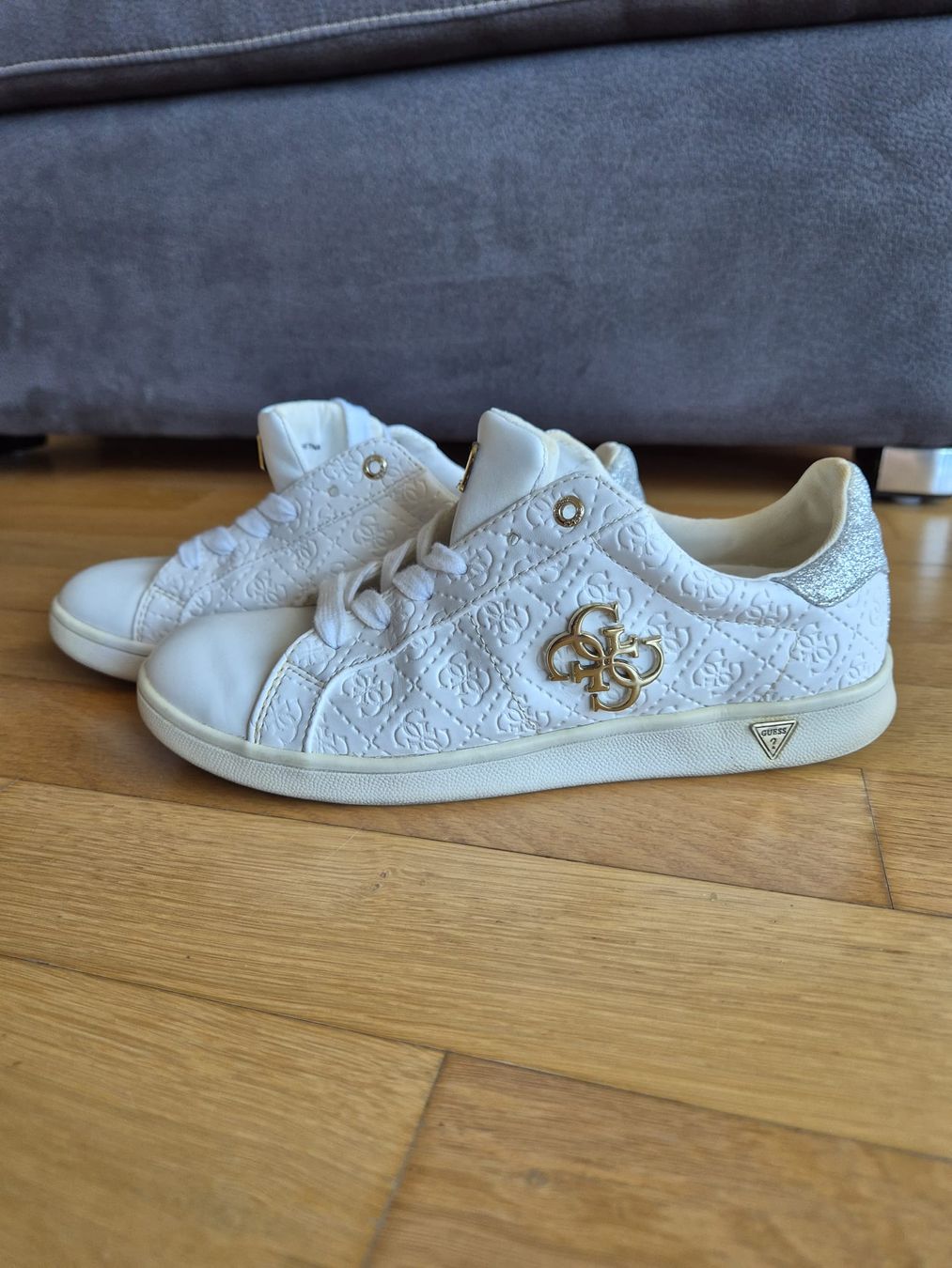 Damenschuhe: Guess Sneaker   Gr. 37   weiss – Gebraucht aus Brugg AG von F_v_m 3