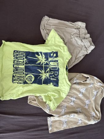 Baby Kleider Set Shirt Body Shorts beige grün getragen