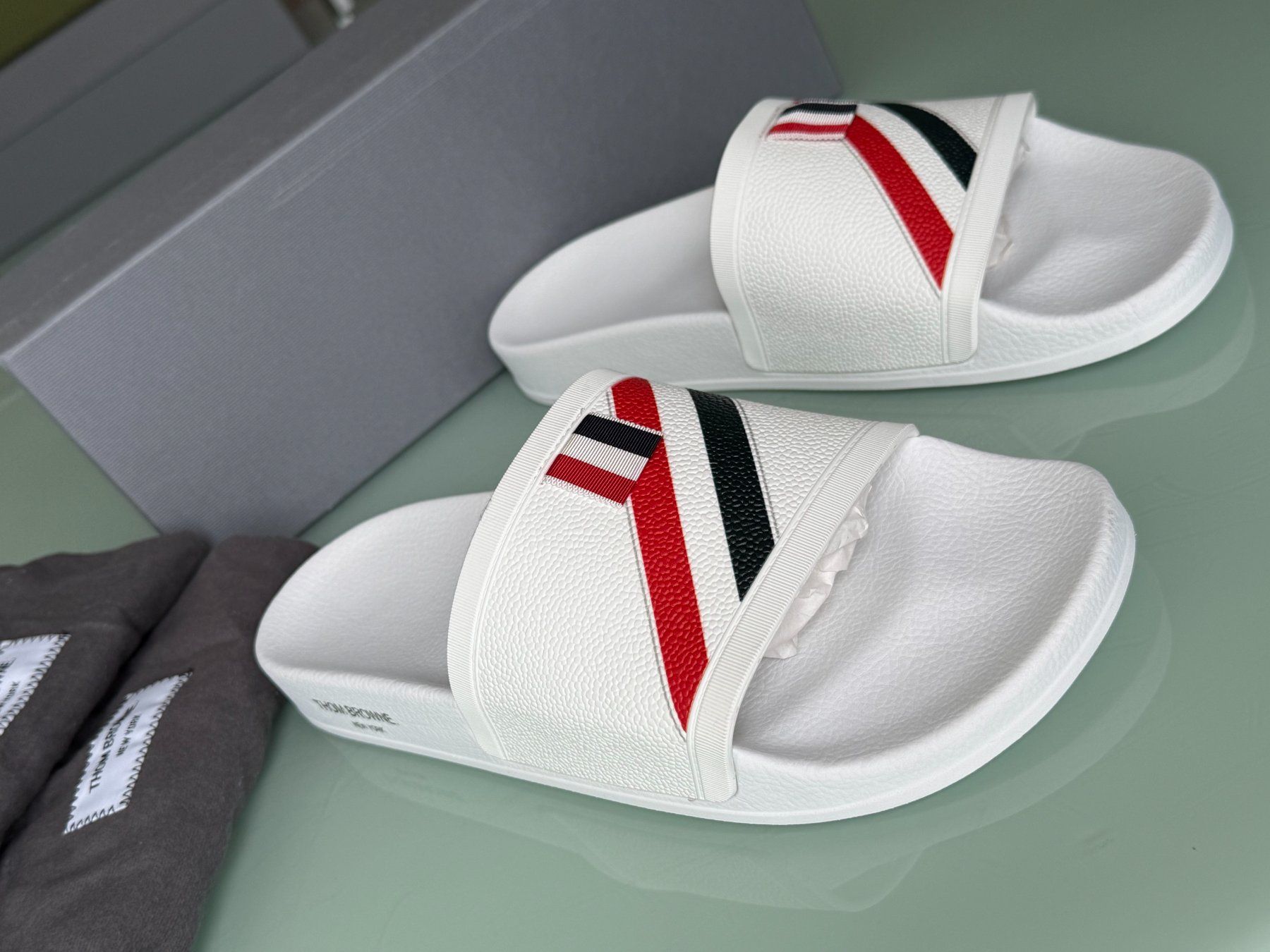 Herrenschuhe: THOM BROWNE Diagonal Stripe Rubber Slide Sandals 42 NEU – Neu (gemäss Beschreibung) aus Kreuzlingen von kruezbiz 7