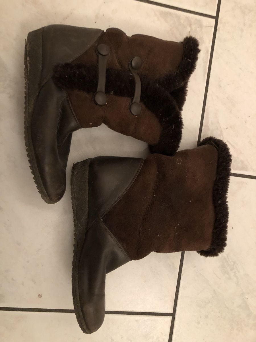 Scarpe da donna: Lammfellstiefel – Usato da Solothurn venduto da Congela 1