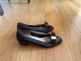 Ferragamo ballerina size 39