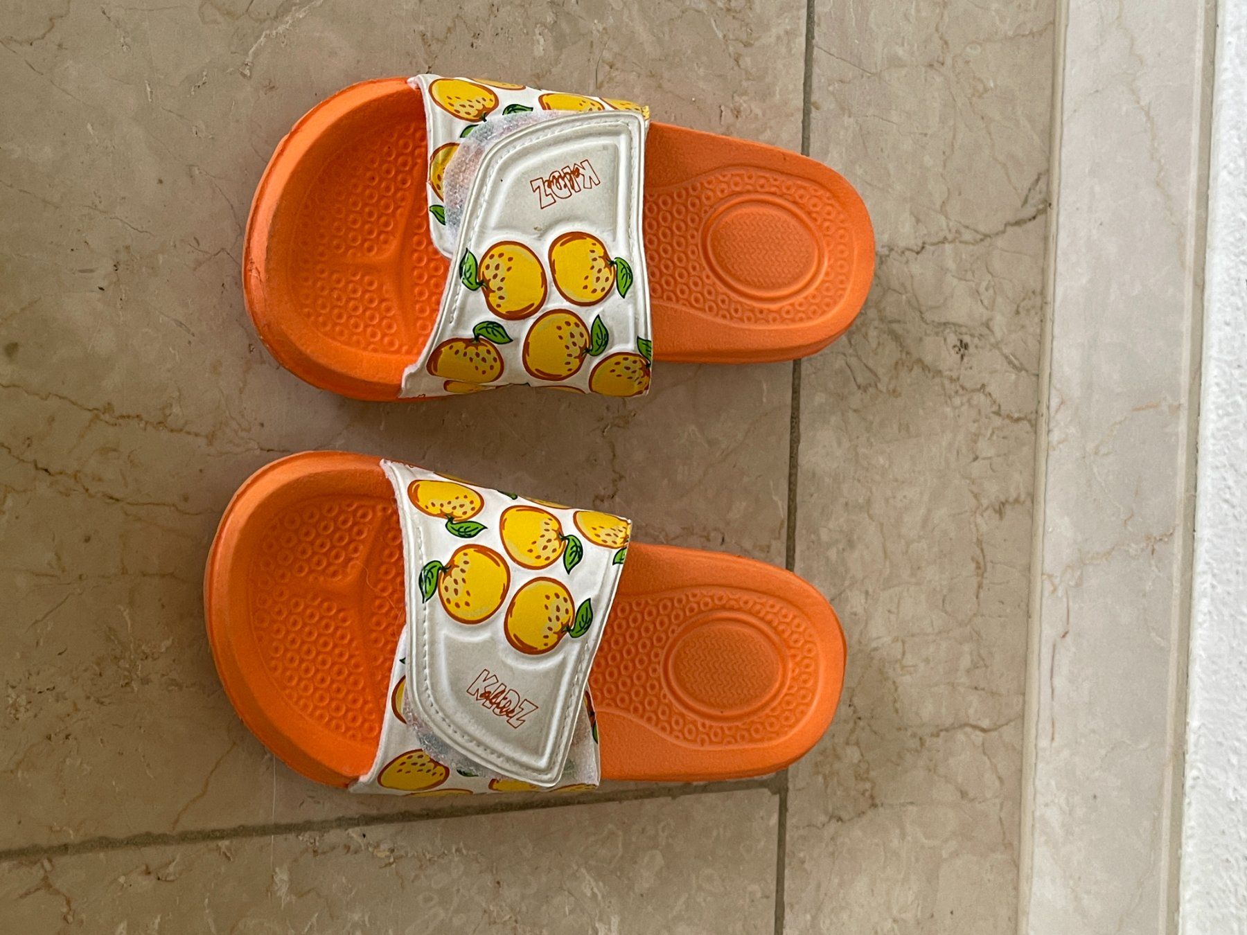 Schuhe für Jungen: Badeschlarpen – Gebraucht aus Berikon von Samira08 1
