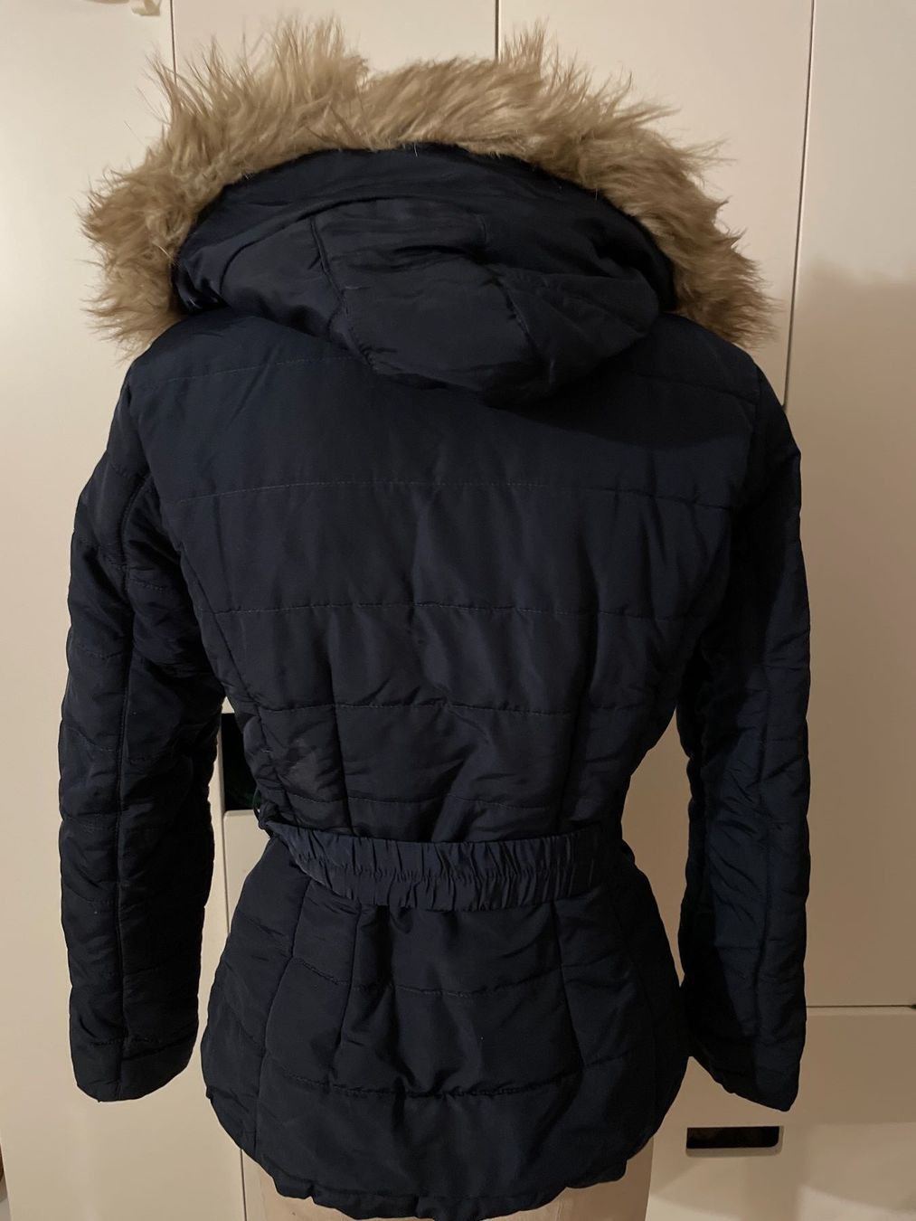 H&M Vestes: Navyblaue H&M Daunenjacke tailliert Gr. 36 – D'occasion à Frasnacht par GracyStore 1