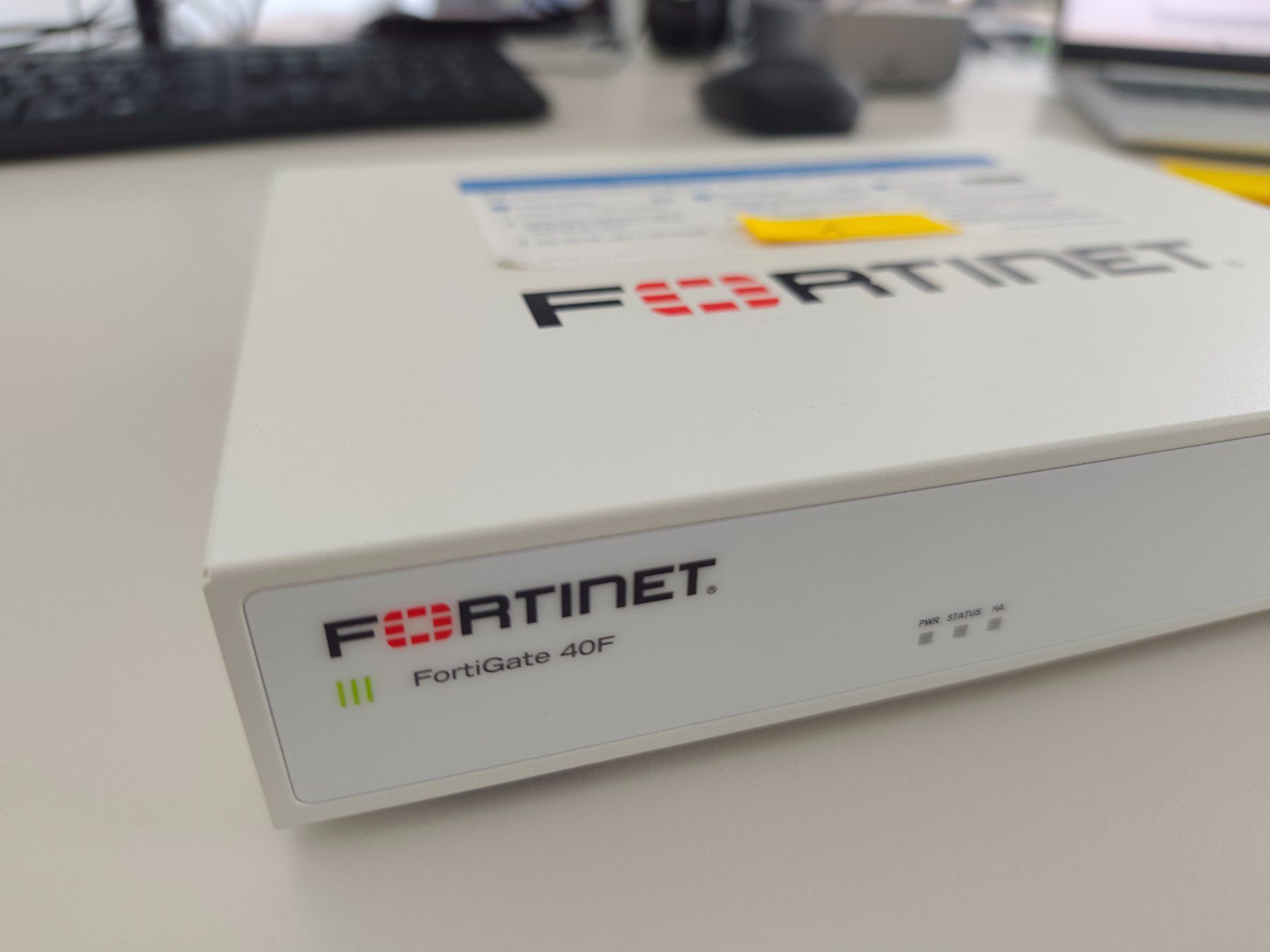 Fortinet Firewall: Fortinet FortiGate 40F (Gerät Nr. 1/2) Hardware Firewall – Usato da Bern venduto da Swt0 1