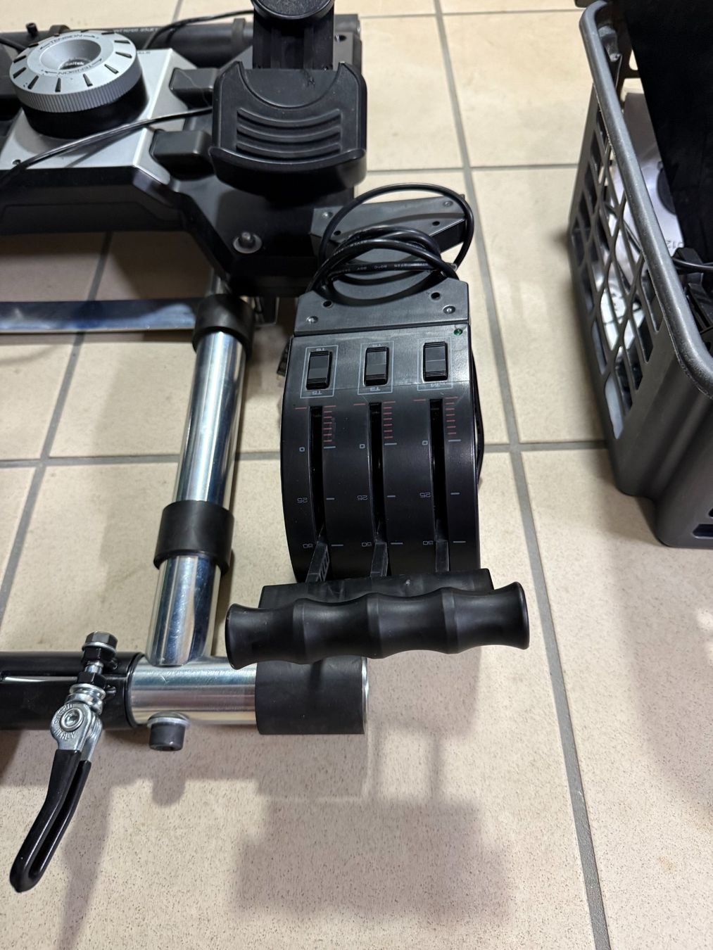 Saitek Controller: Saitek Pro Flight Yoke System avec support – Usato da Studen (BE) venduto da lagunablu19 4