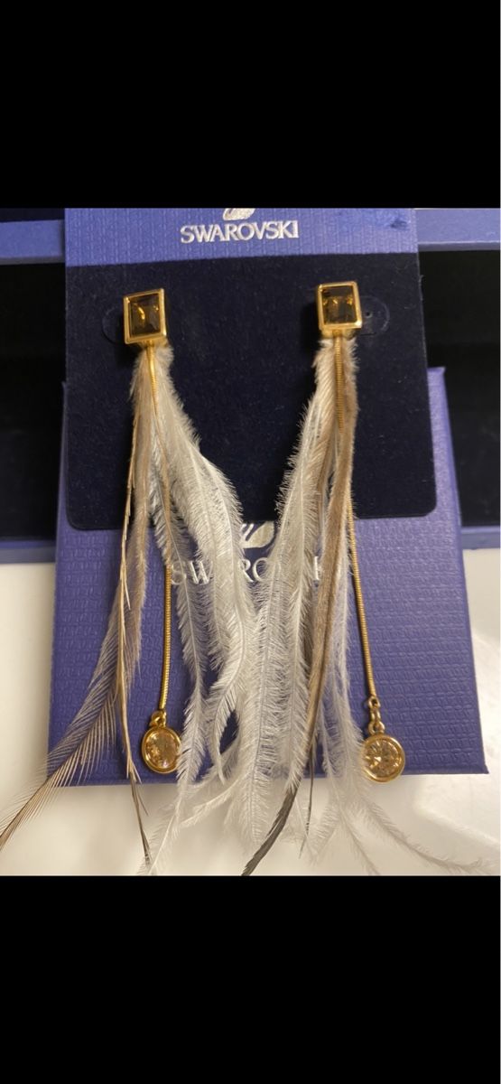 Swarovski Orecchini pendenti & Orecchini a lobo: Orecchini pendenti Swarovski con piume – Nuovo (secondo la descrizione) da Mendrisio venduto da SGR85