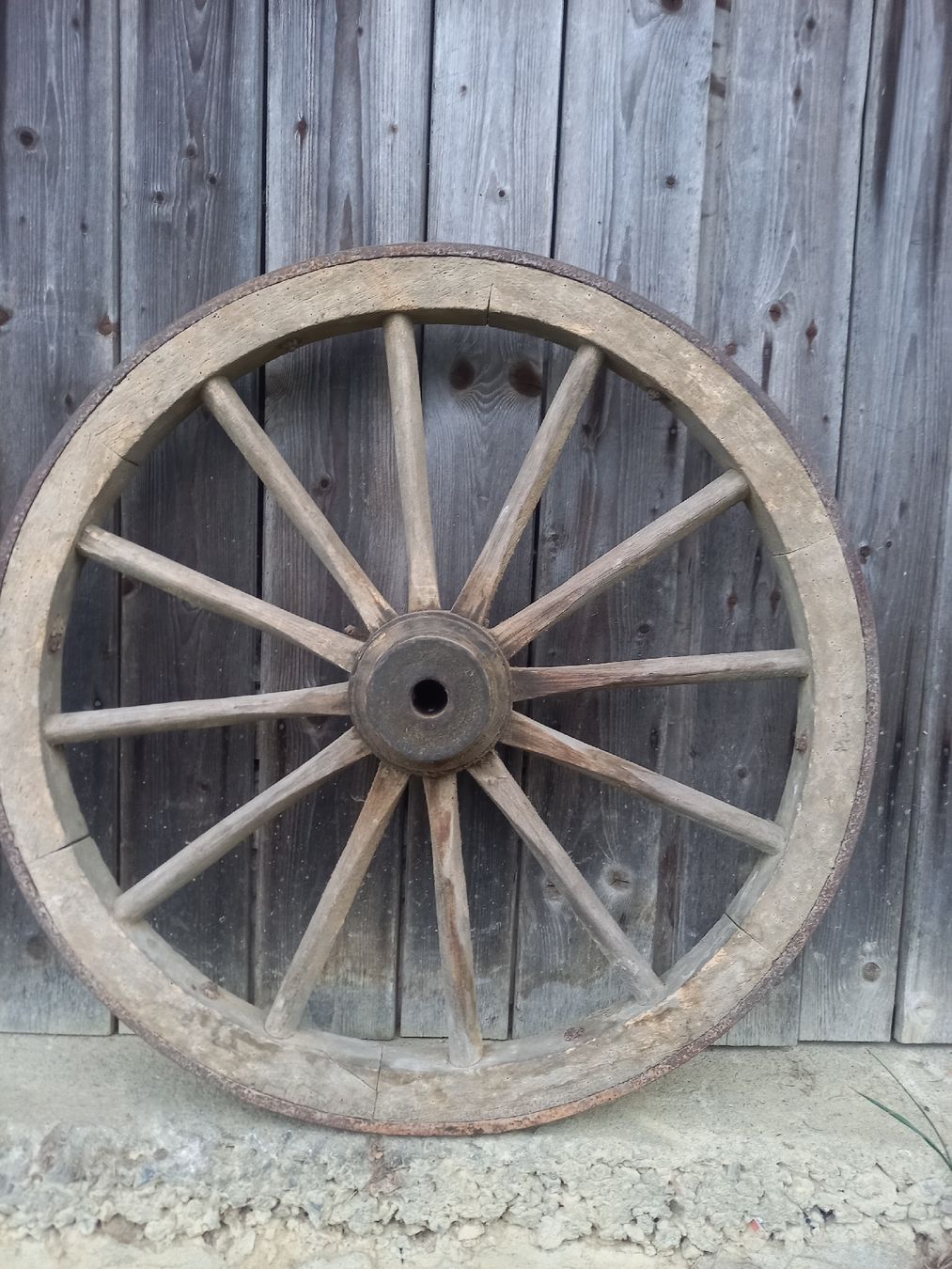 Pneumatici & Ruote complete: Antikes eisenbereiftes Wagenrad – Usato da Galgenen venduto da Allerlei8854