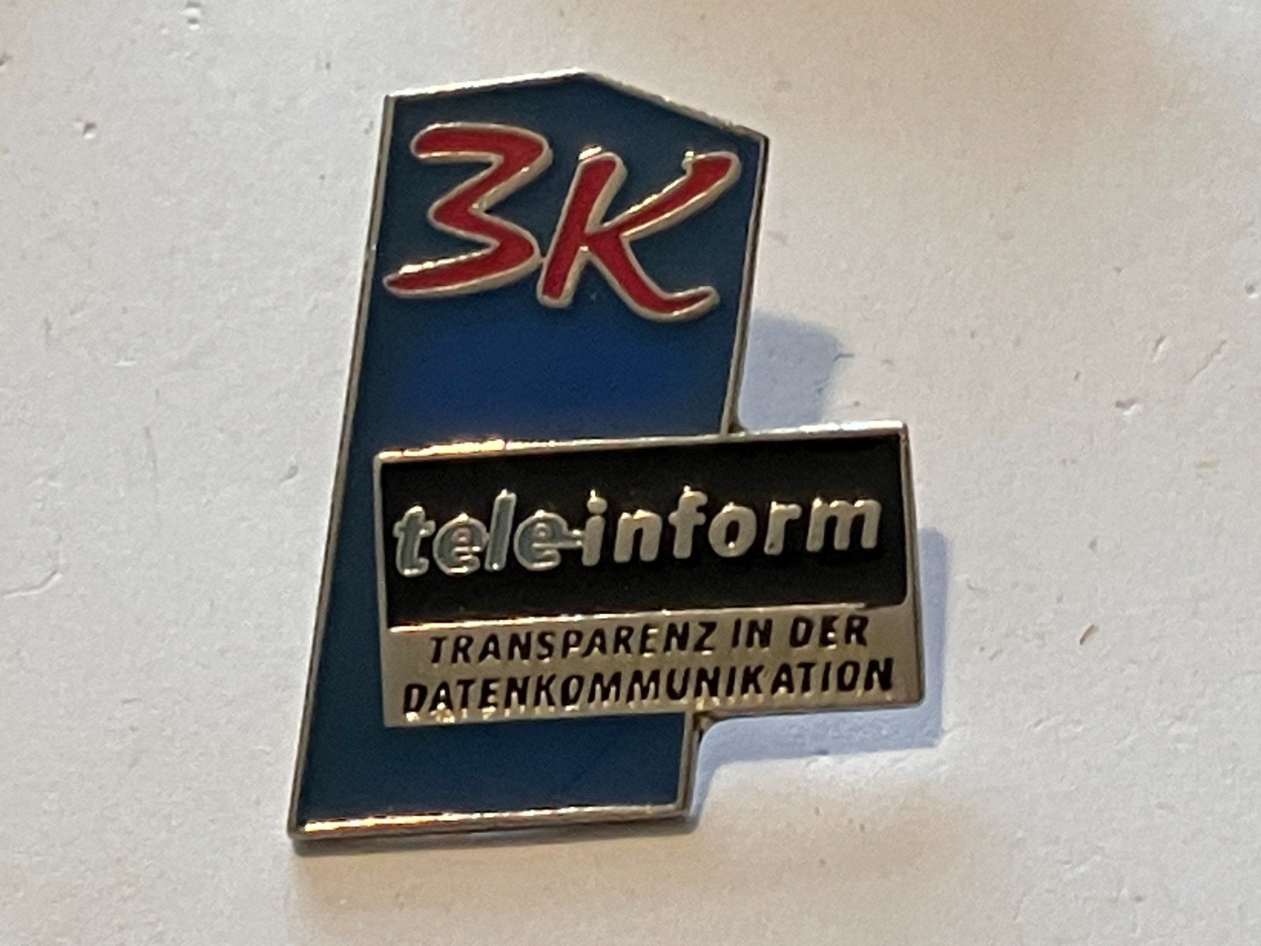 Placchette & Badge: 1 Pin Teleinform 3K – Usato da Basel venduto da djwwpp