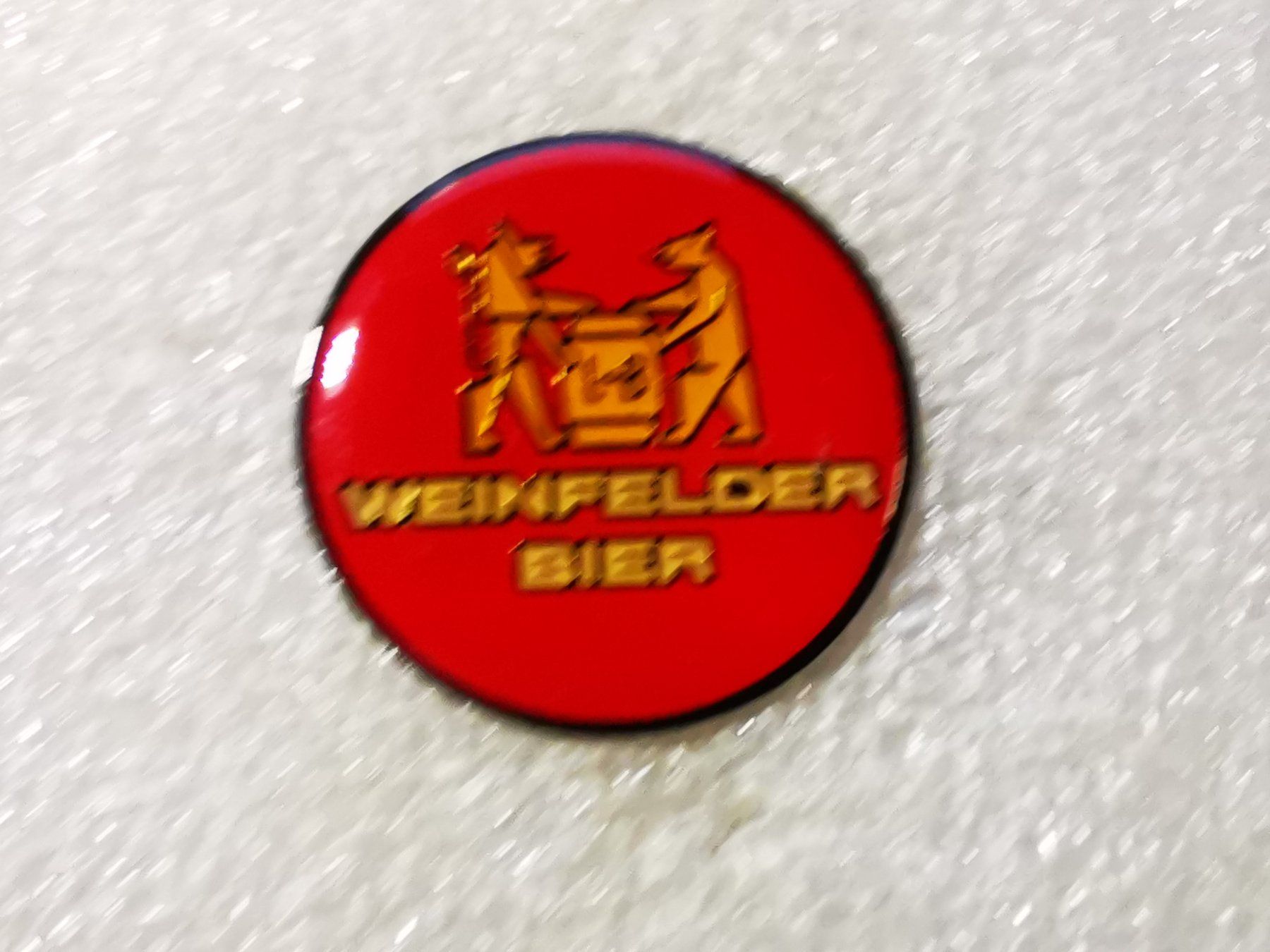 Placchette & Badge: Ansteckpin 56: Weinfelder Bier – Usato da Oppligen venduto da Pin-Fall-Shop