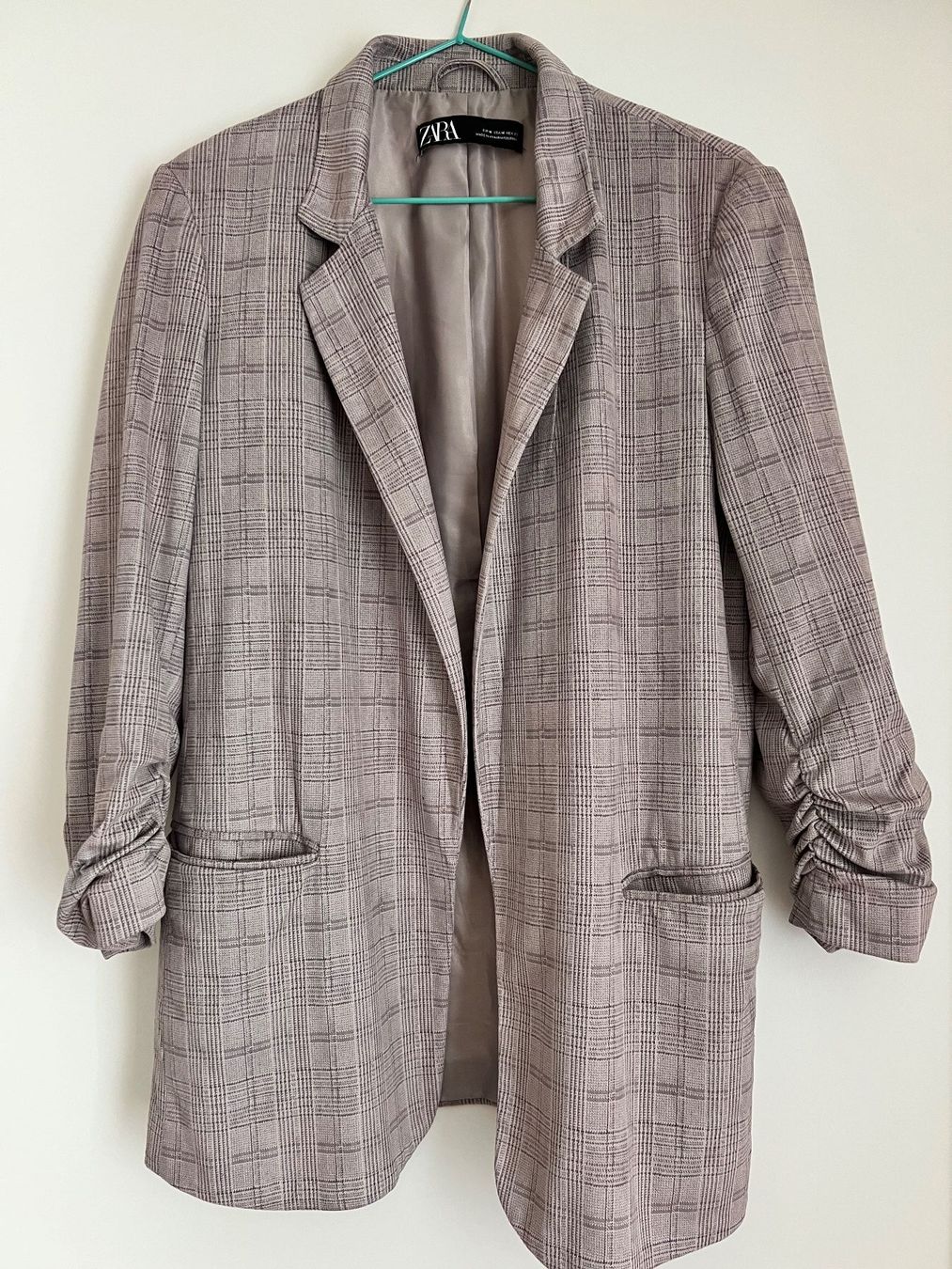Ensembles & Tailleurs: Karierter Zara Blazer Grau Gr. M – D'occasion à Zürich par lexi_alex