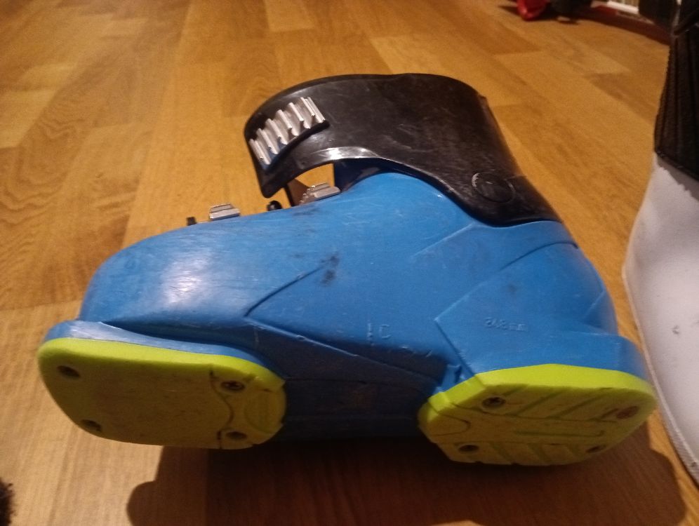 Chaussures garçon: Kinderskischuhe Grösse 20.5 für die Piste – D'occasion à Windisch par xnik3 2