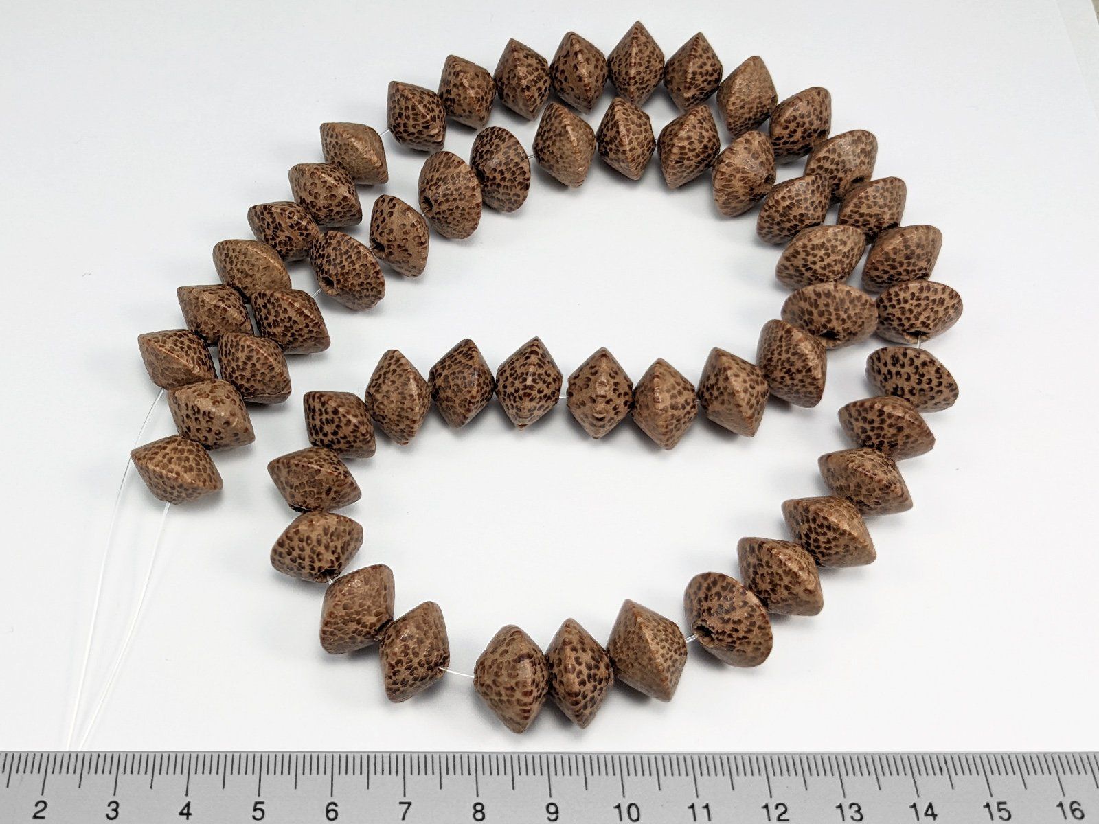 Perlen (unechte): Palmholz Strang 50cm länge, 15mm Perlen – Neu und originalverpackt aus Meilen von GypsyCat
