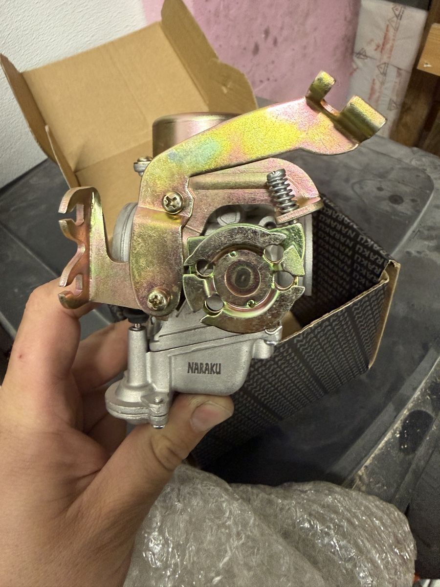 Piaggio Tutti pezzi di ricambio per scooter: Piaggio 4T 125  vergaser  – Nuovo e nell'imballaggio originale da Wetzikon ZH venduto da KIEE 3