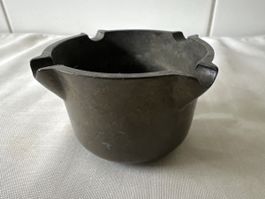 Antiker Aschenbecher aus Metall - Vintage Rarität!