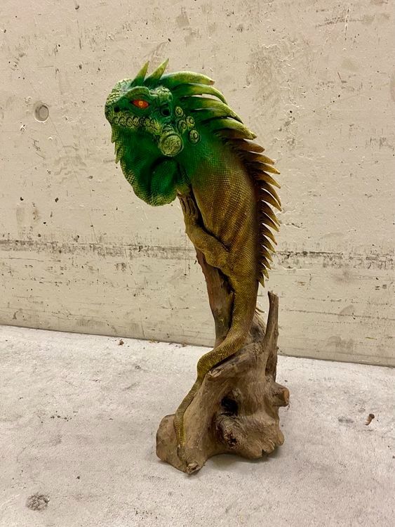 Sculture & Statue: Leguan auf Treibholz – Usato da Rickenbach ZH venduto da Insider-Boerse