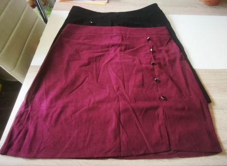 LOT DE 2 JUPES NOIRE ET BORDEAUX