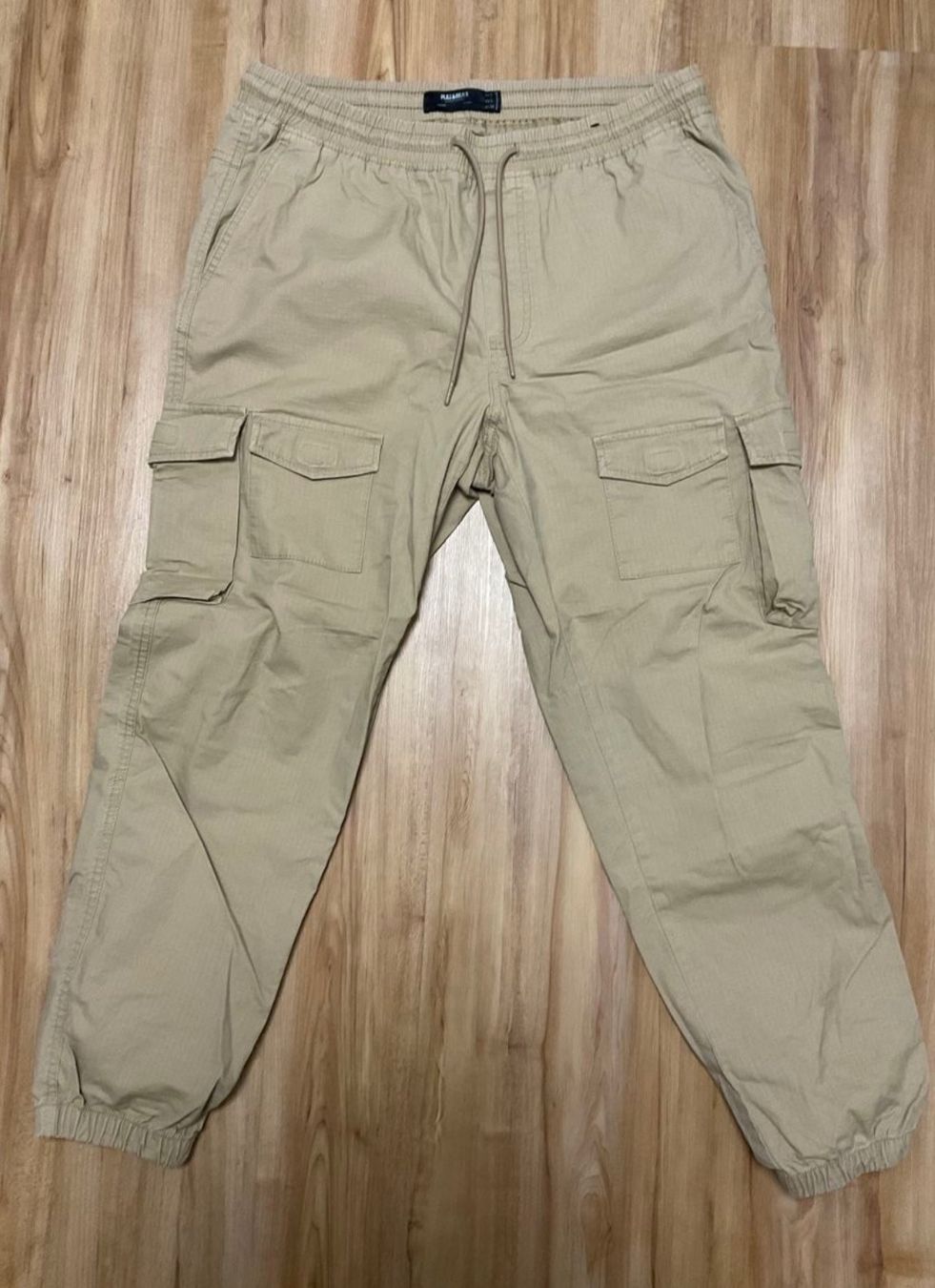 Zara Pantaloni: Pull&Bear Cargo Hosen Set  neuwertig – Usato da Rorschach venduto da daj_9gxt 4
