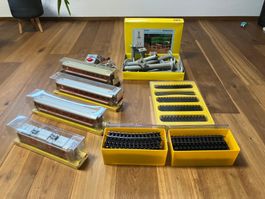 UTZ/Fama-Set mit Lok, Wagen, Schienen, Trafo und Stützen