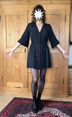 Robe noire manches évasées Zara