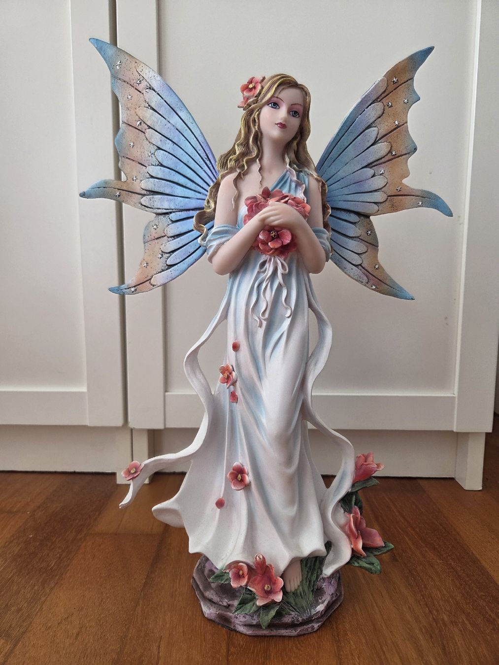 Statuette: Statuette fée avec fleurs décorative neuf – Nuovo e nell'imballaggio originale da Delémont venduto da HappyGirl