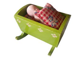 Spielzeug Rassel Puppe + Wiege