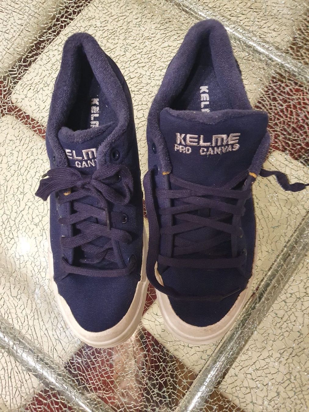 Chaussures hommes: Kelme Gr. 45 – D'occasion à Luzern par Edii025