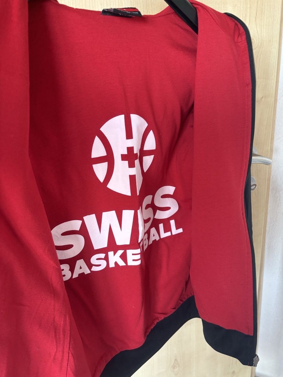 Giacche: S_Swiss Basketball Jacket_rarely worn – Usato da St-George venduto da elena27 3