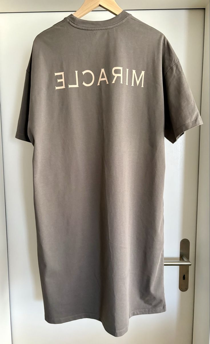 Vestiti: Unique Graphic Print Tee - Mad Hatter Style - Size Large – Usato da Zürich venduto da ron_t88f 1