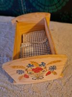 Herziges, altes  handbemaltes Wiegeli aus Holz für Püppchen