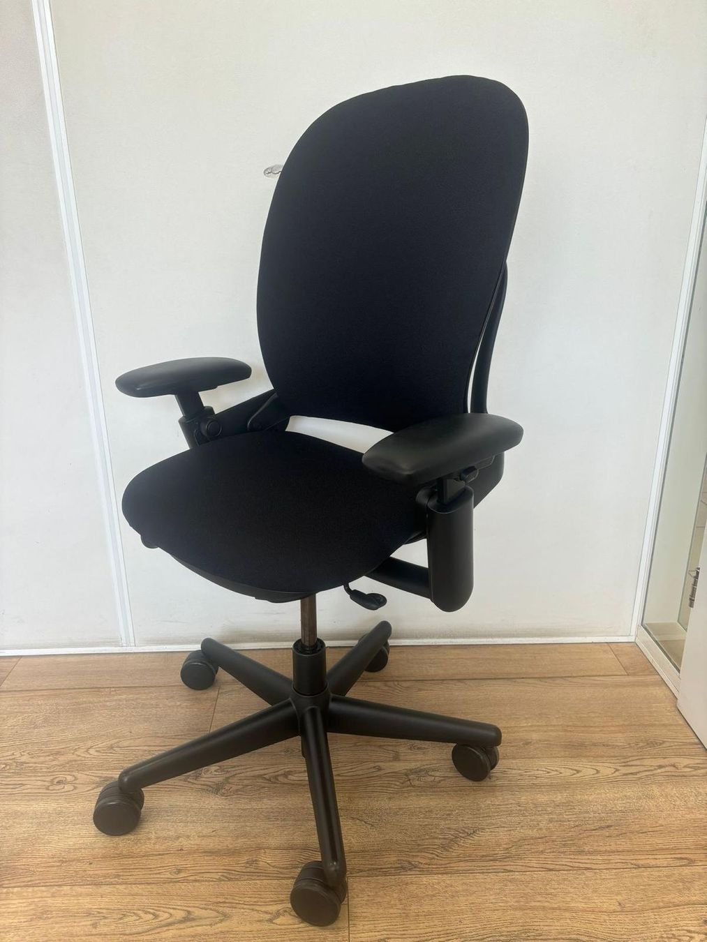 Steelcase Sedie: Refurbished Steelcase Leap Schwarz – Usato da Purmerend venduto da Offeco 4