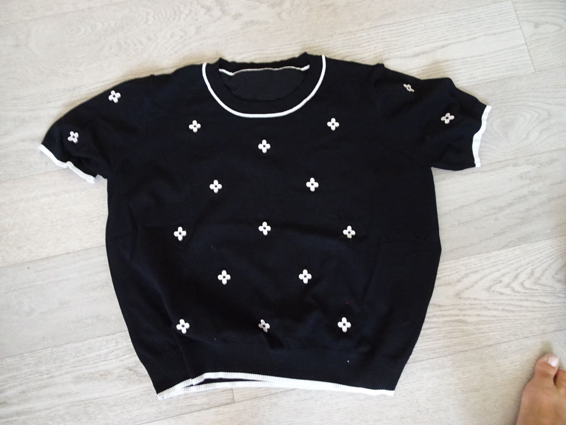 Top: Stricktop schwarz weiss kurzarm Gr. 46 – Nuovo (secondo la descrizione) da Winterthur venduto da Riiita