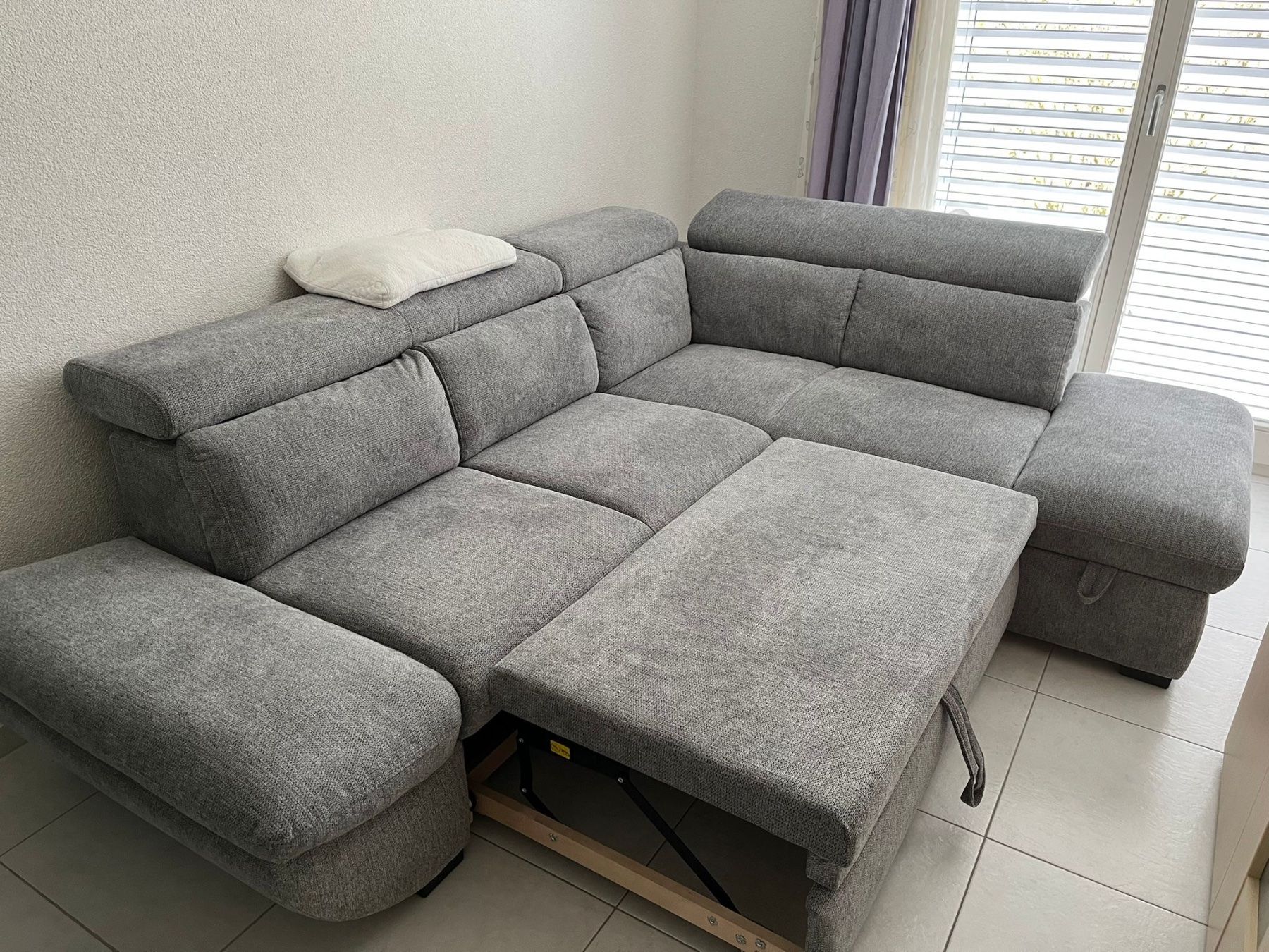 Conforama Sofas: Ecksofa grau Stoff mit Bettfunktion und Staufach – Gebraucht aus Winterthur von ozd_vrc8 2