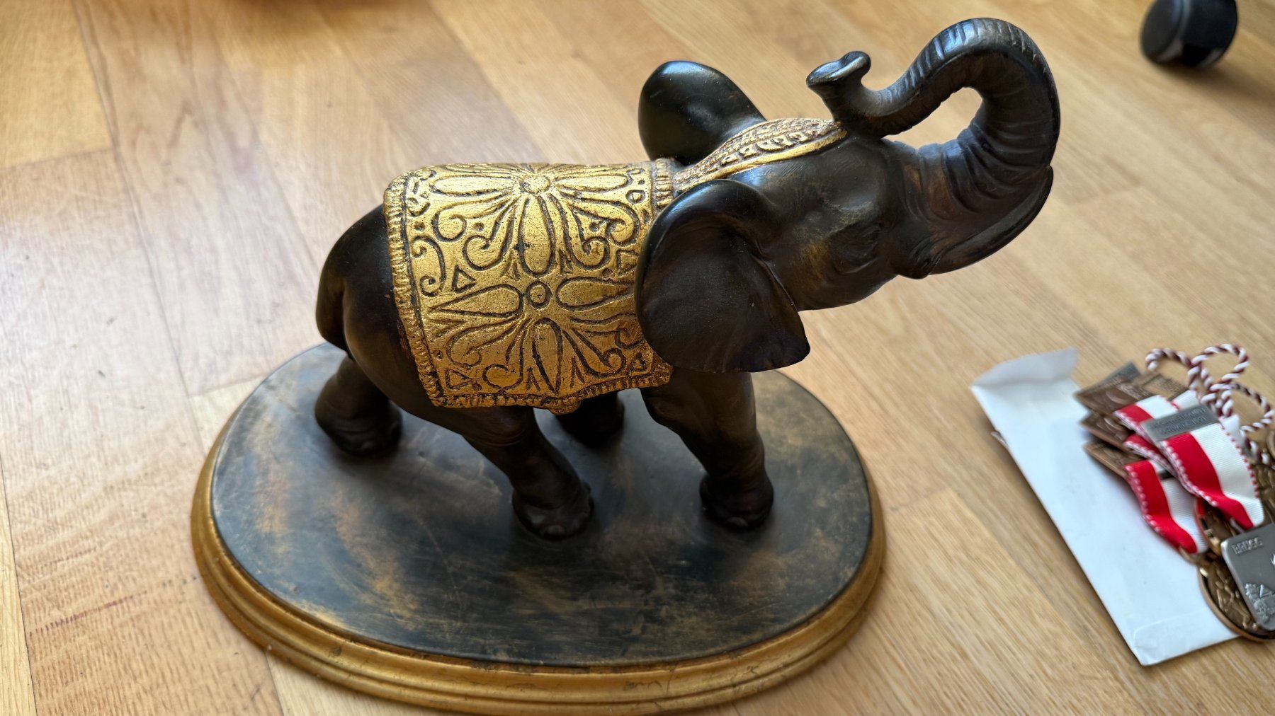 Alle Dekorationen: Elephant – Gebraucht aus Winznau von Puha2001 2