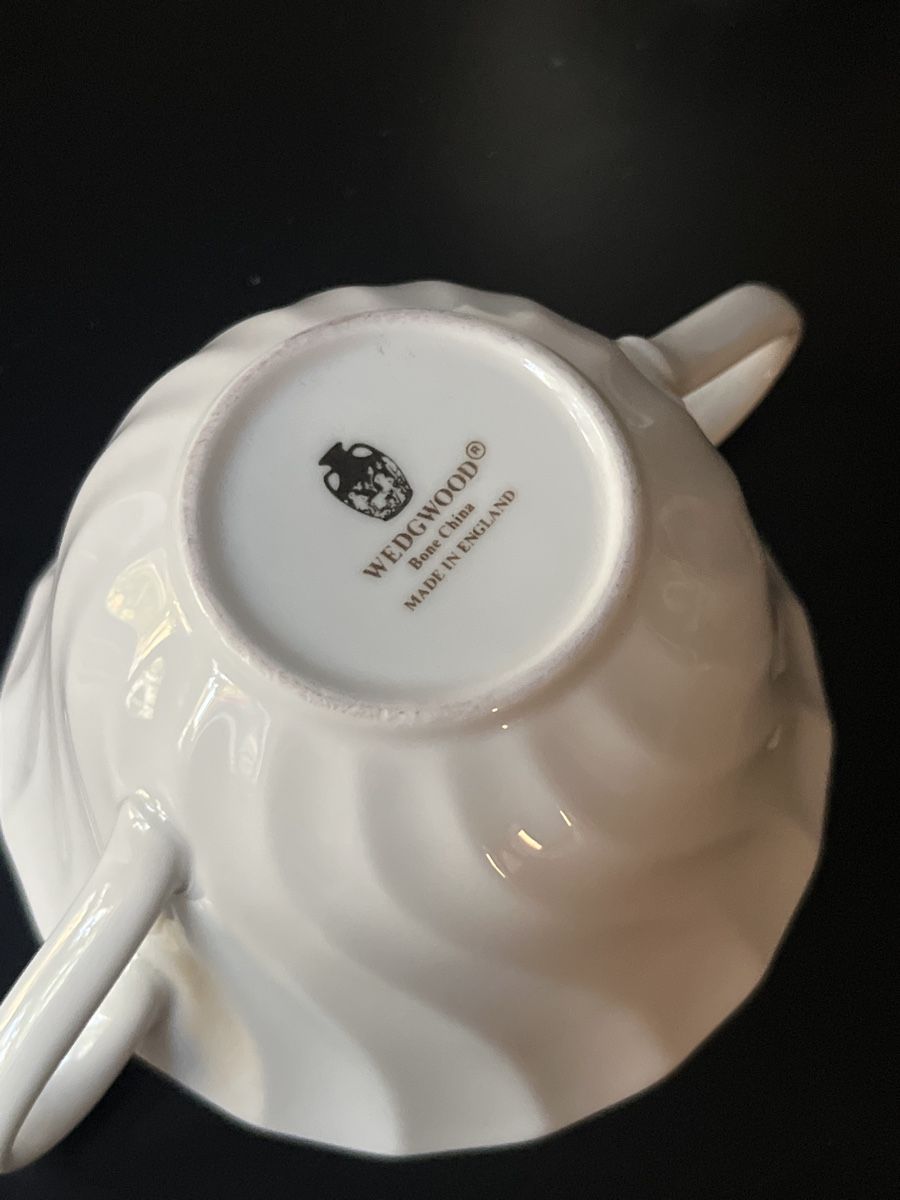 Geschirrsets: Wegwood bone China 2 cups, Perfect Condition – Gebraucht aus Zürich von Nowstalgia 2