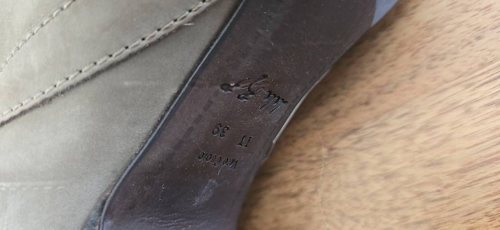 Chaussures femmes: Stiefel aus Leder – D'occasion à Herrliberg par jen_h52z 3